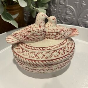 ❣️ Ceramic trinket box with lid featuring two lovebirds